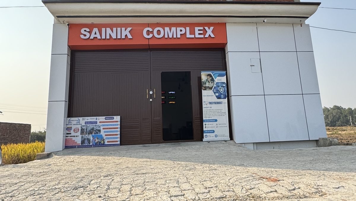 Sainik Complex building — Cyber Gyaan Smart Academy Chandauli