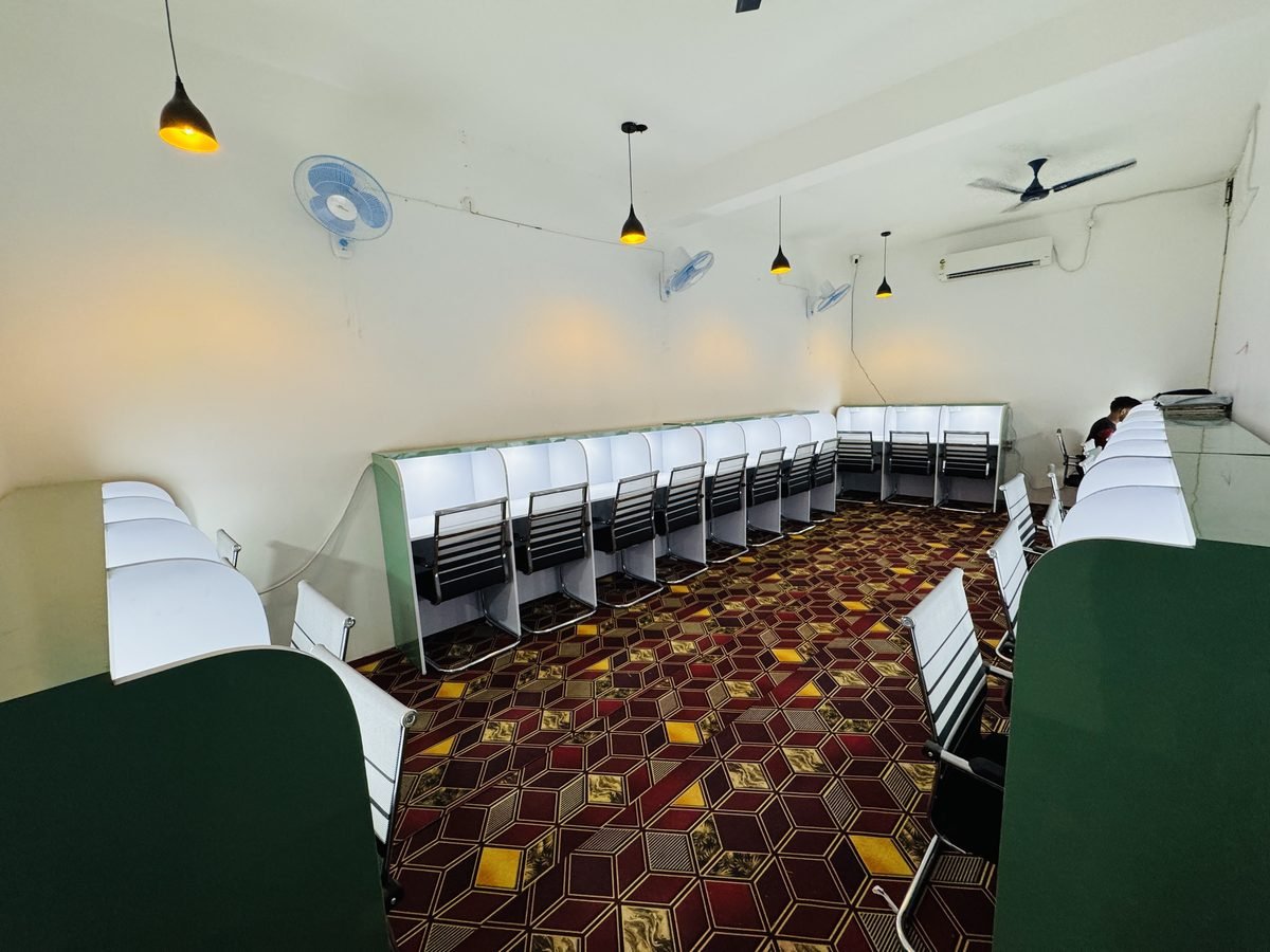 Full 60-seat study library layout at Cyber Gyaan