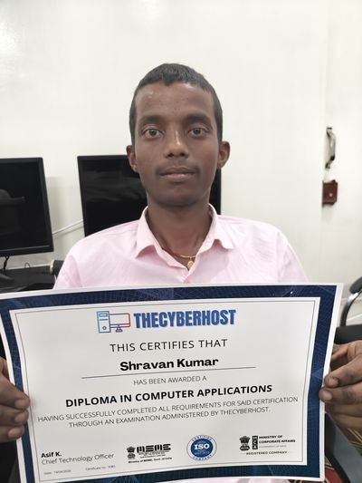 Cyber Gyaan student with certificate