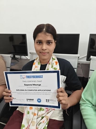 Cyber Gyaan student with certificate