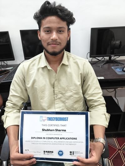 Cyber Gyaan student with certificate