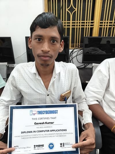 Cyber Gyaan student with certificate
