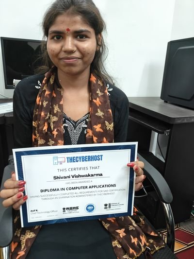 Cyber Gyaan student with certificate