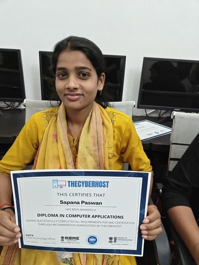Cyber Gyaan student with certificate